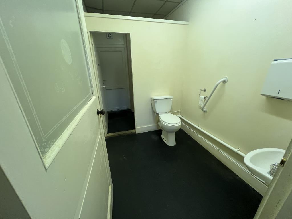 Lot: 119 - FORMER CHAPEL WITH POTENTIAL - Cloakroom 1
